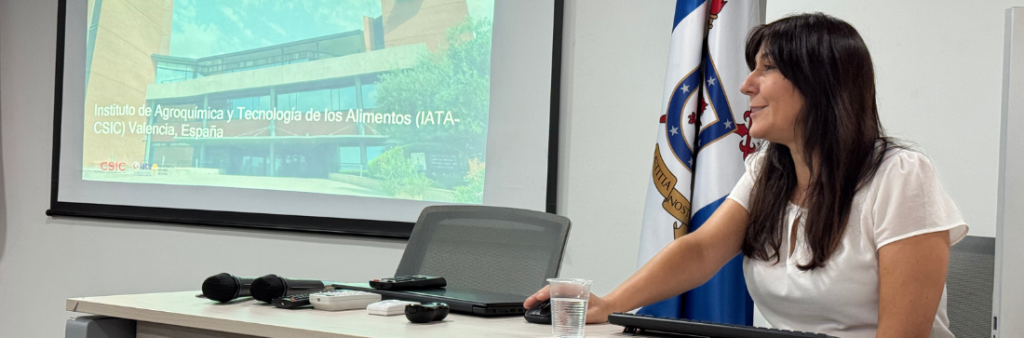 Experta en ciencia de la percepción sensorial aborda los desafíos de la alimentación en personas mayores en seminario Usach