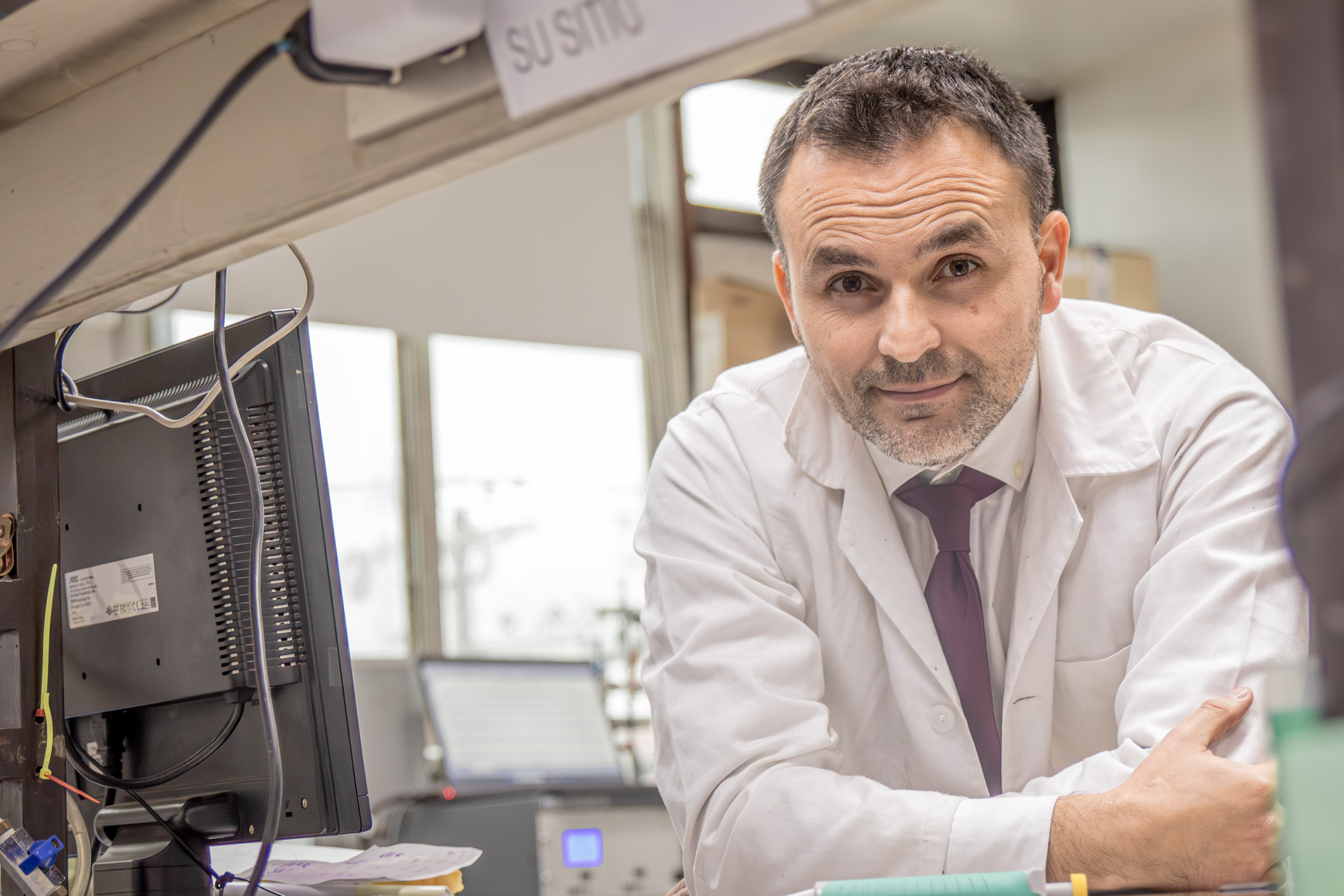 Mamaderas bajo la lupa: investigación Usach estudia el efecto del plástico en la salud infantil